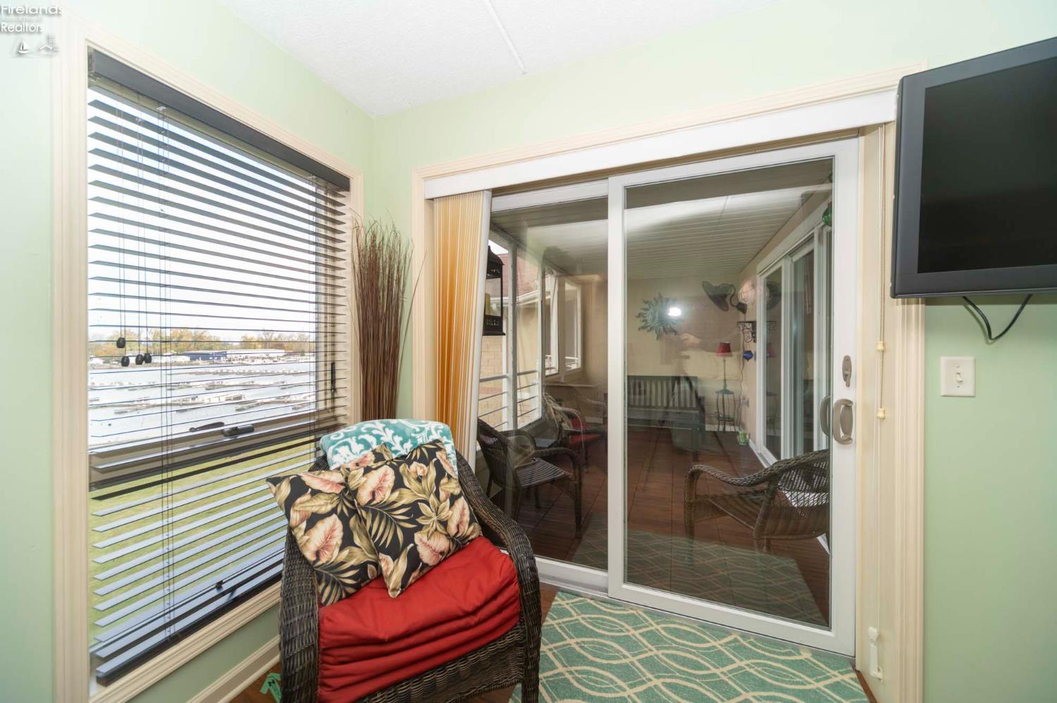 60 Marina Point