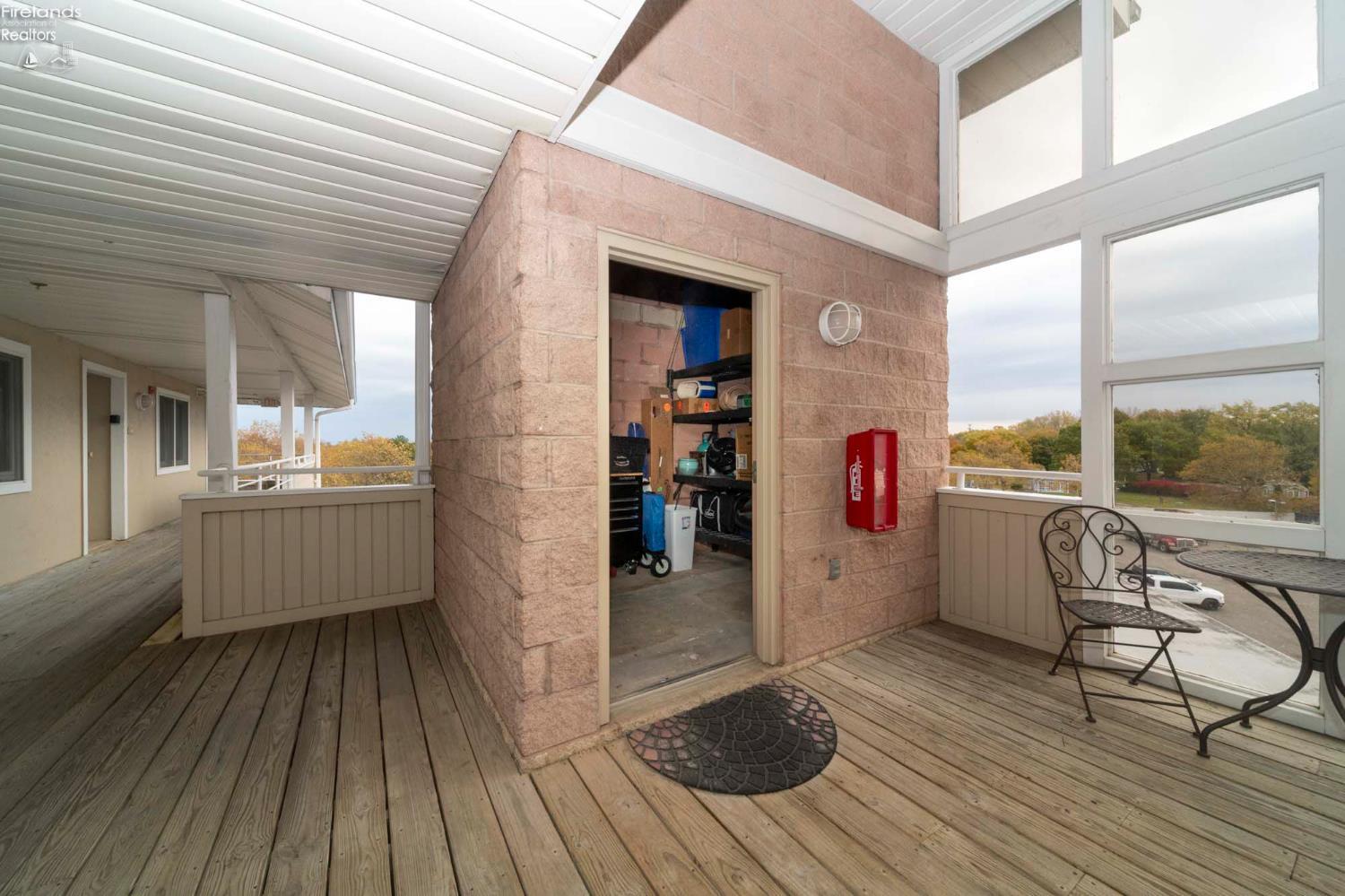 60 Marina Point
