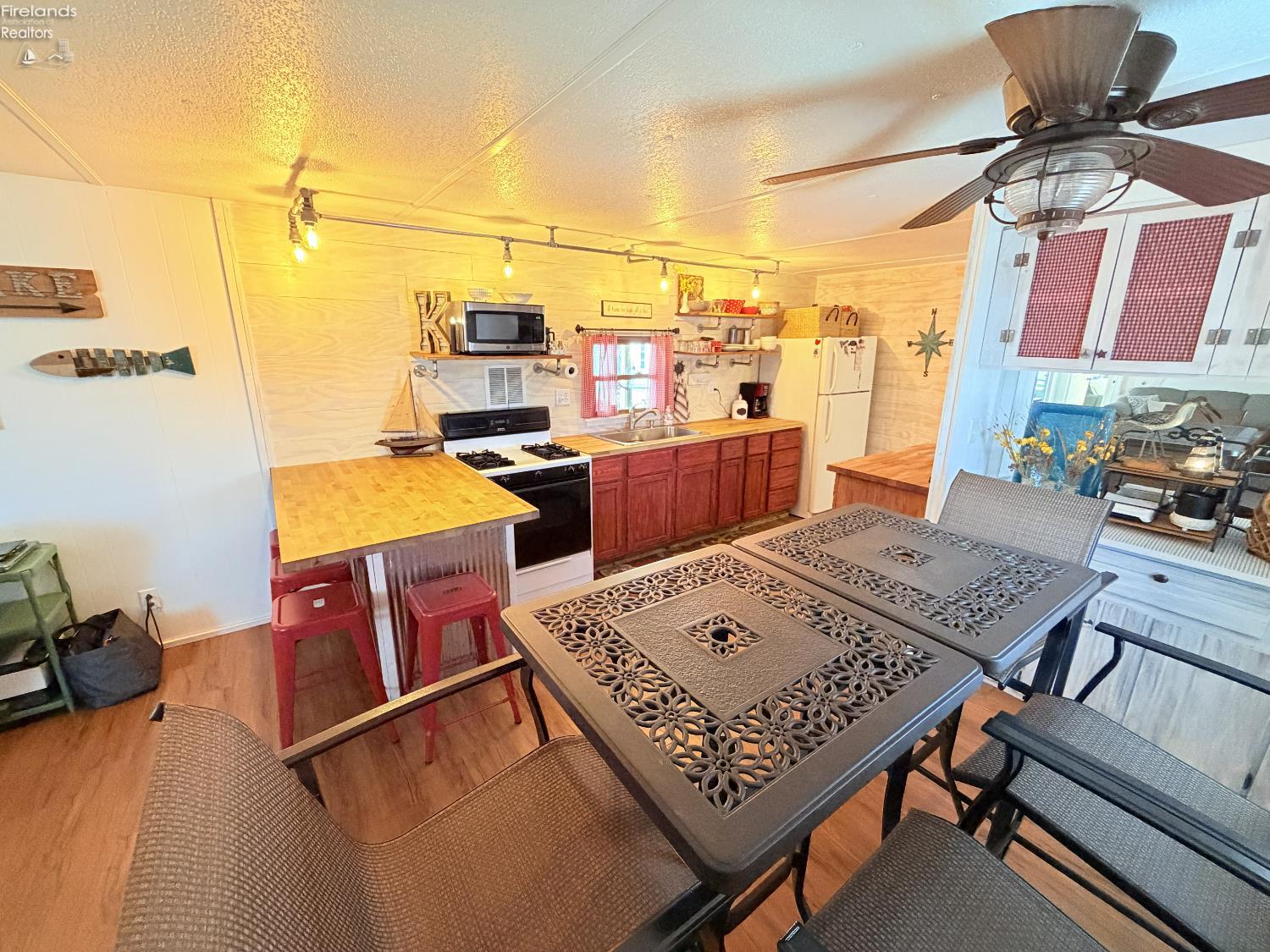 1859 NE Catawba Road 125