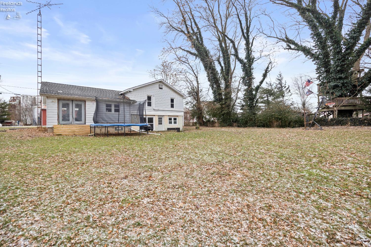 9807 Barrows Rd
