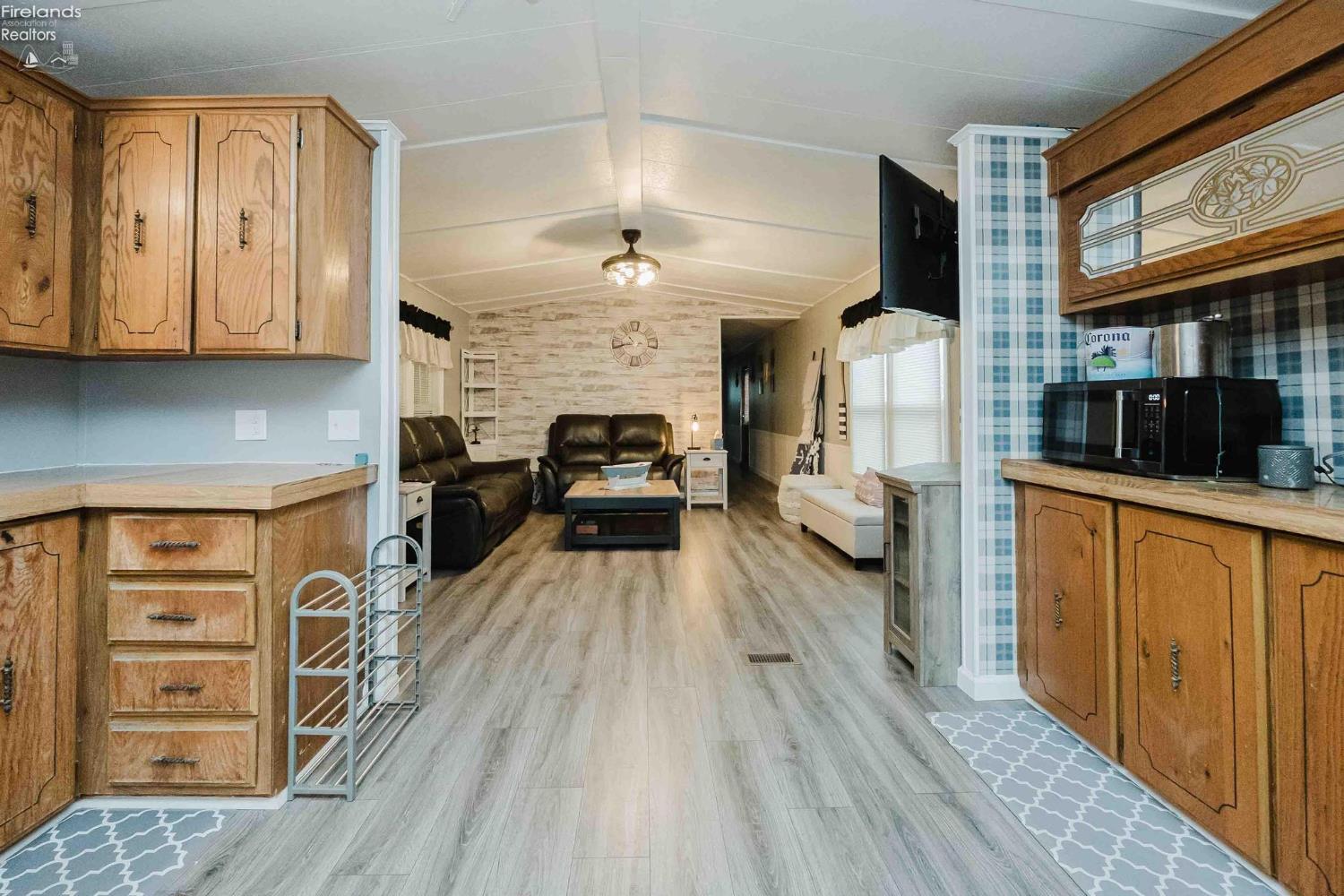 8175 E Northshore Boulevard 15