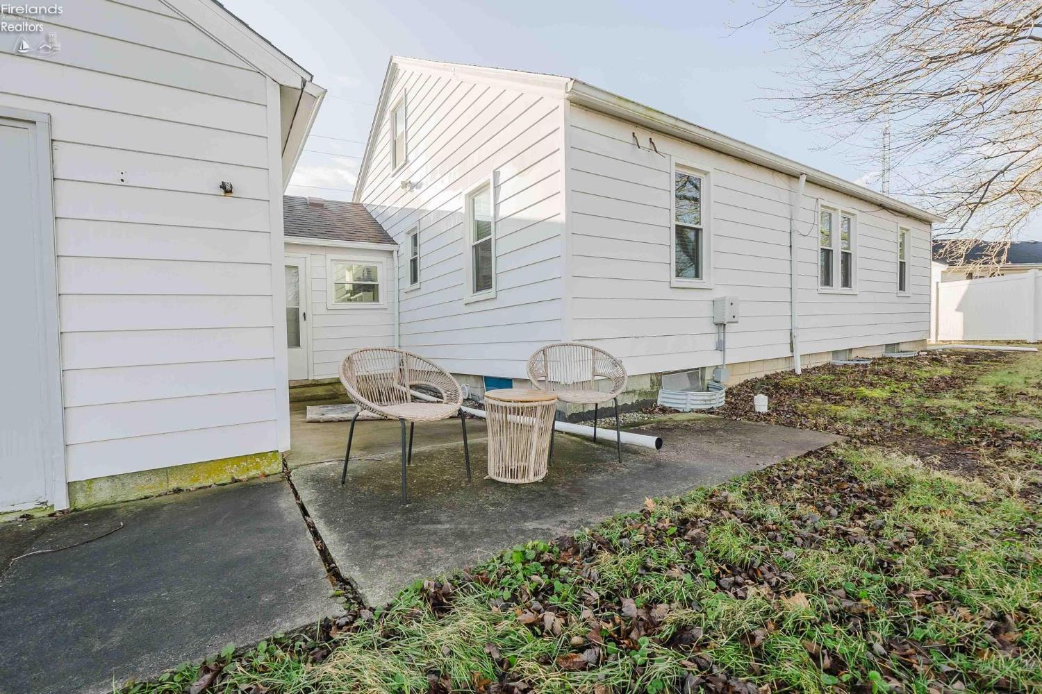 12235 W State Route 105