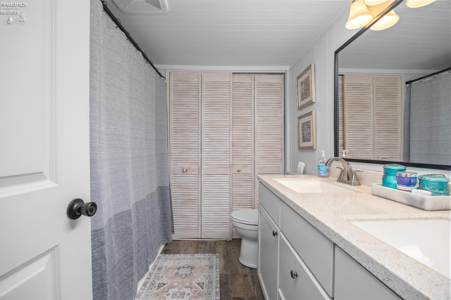 1560 N Starboard Avenue