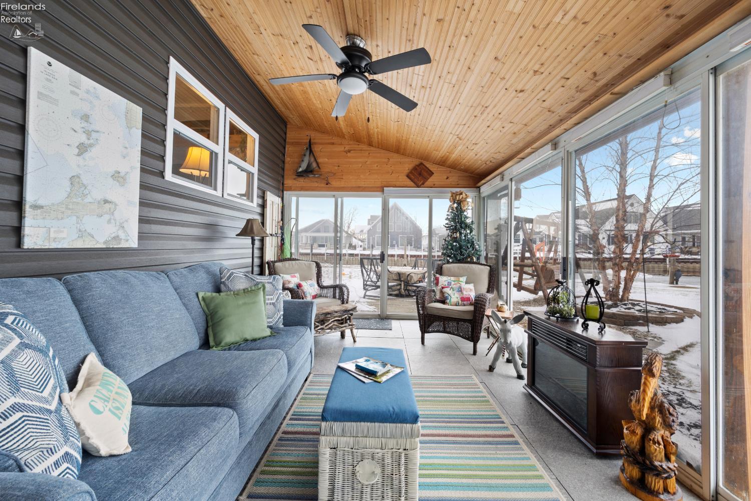 1560 N Starboard Avenue