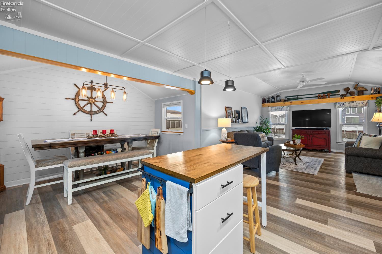 1560 N Starboard Avenue