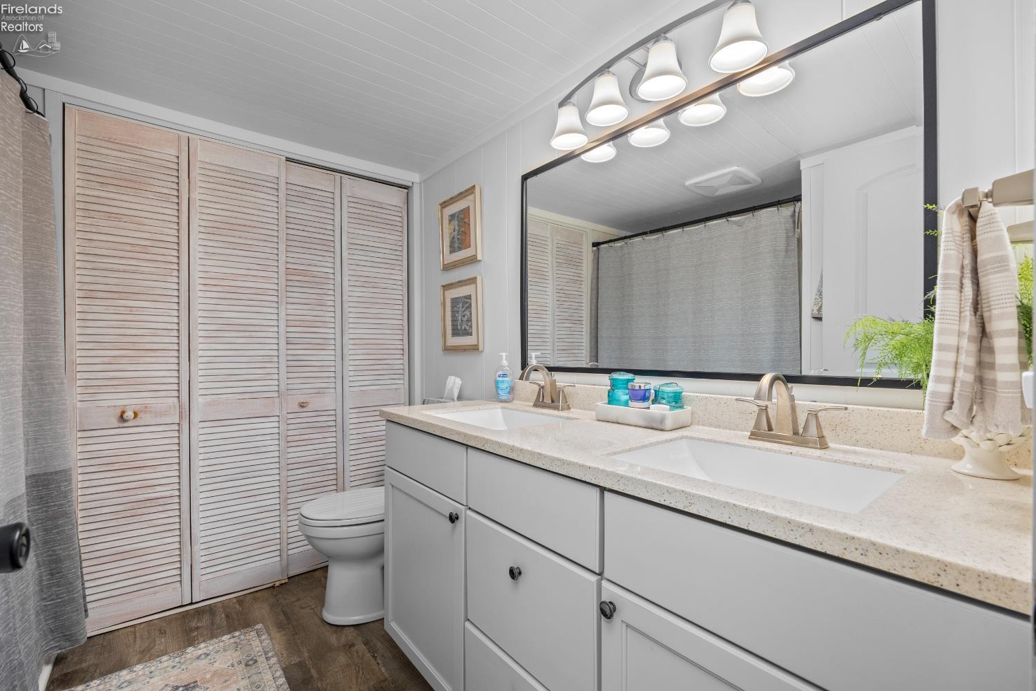 1560 N Starboard Avenue