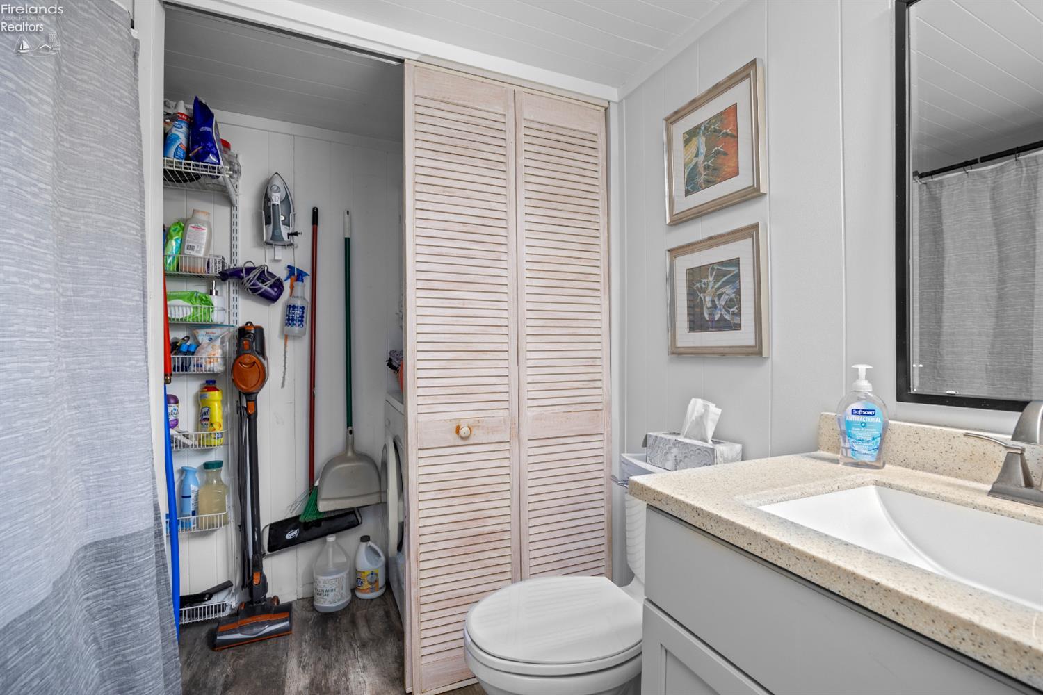 1560 N Starboard Avenue