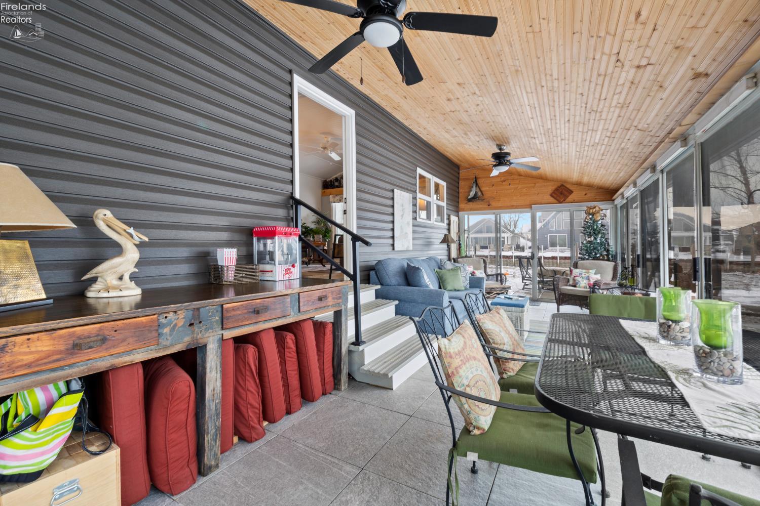 1560 N Starboard Avenue