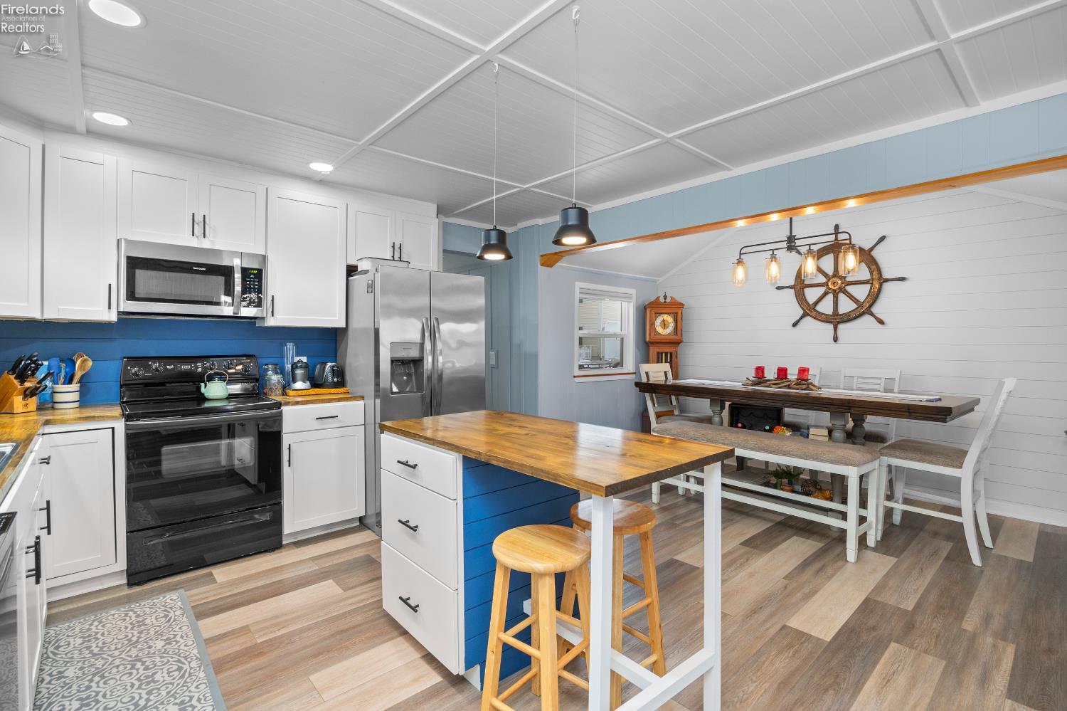 1560 N Starboard Avenue