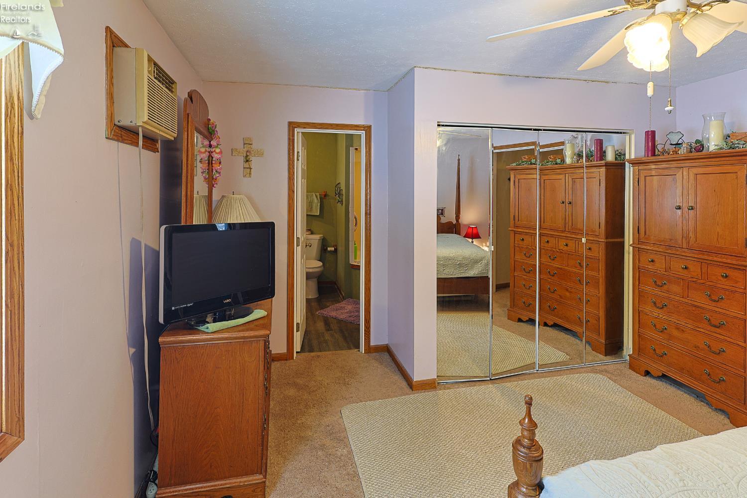 6016 Hill Road