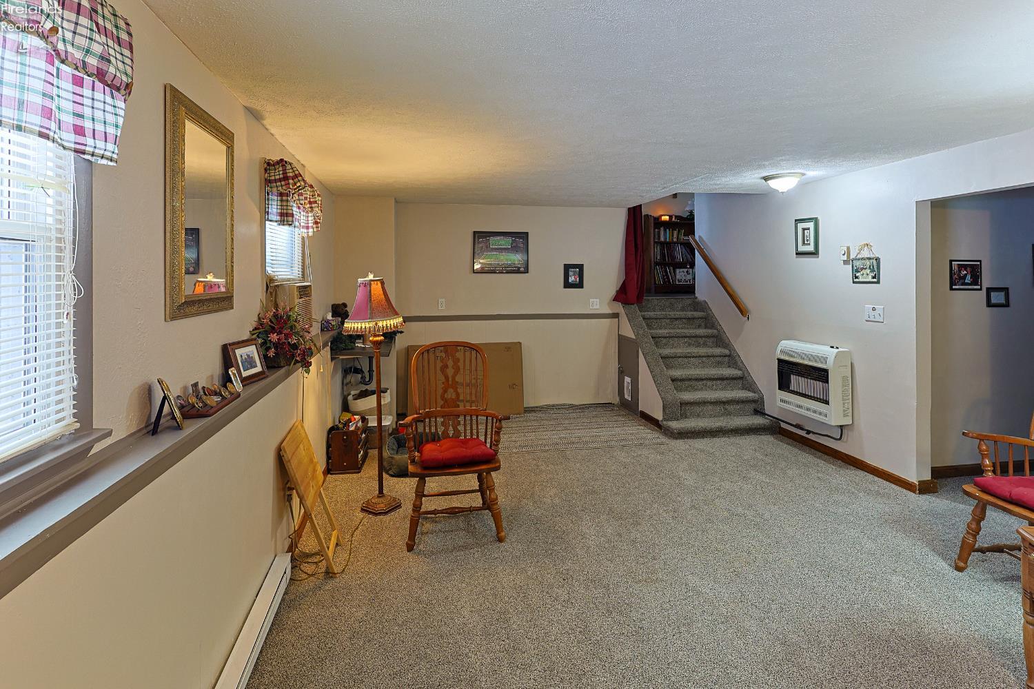 6016 Hill Road