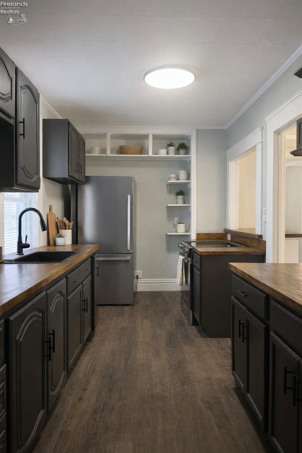 6991 W Lakeshore Drive