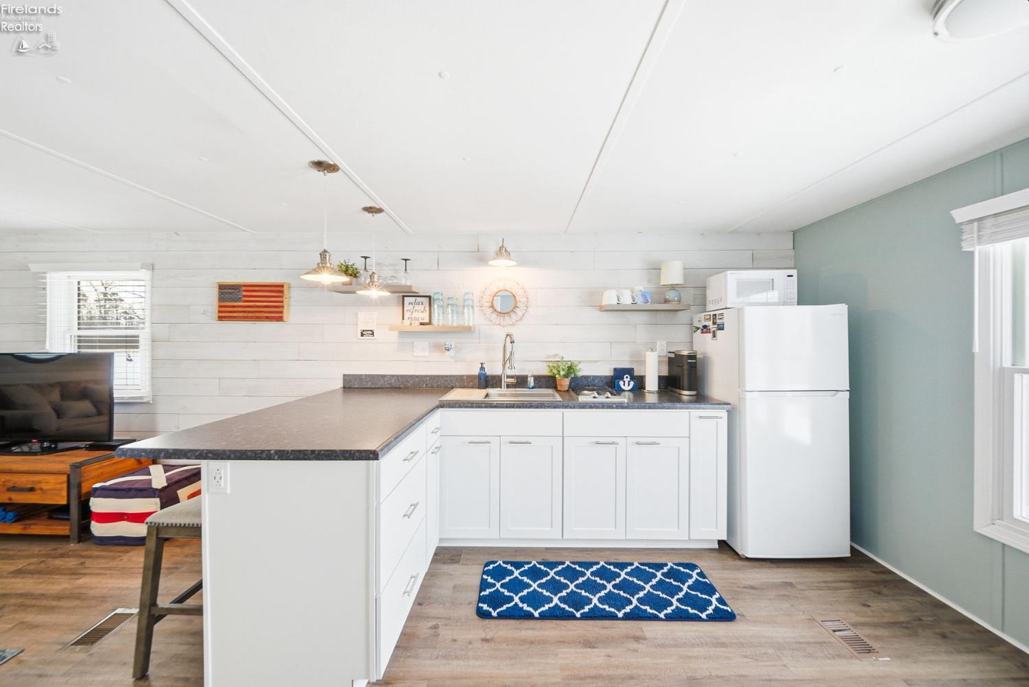 3800 W Lakeshore Drive