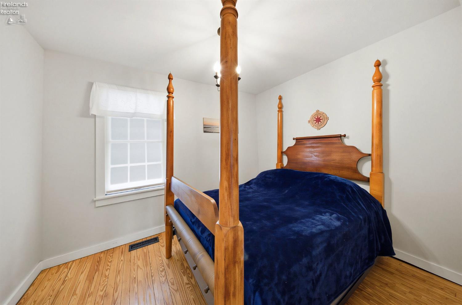 113 W Iroquois Trail