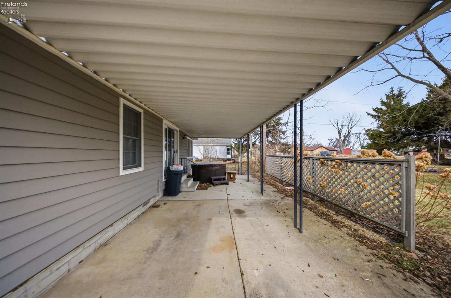 113 W Iroquois Trail