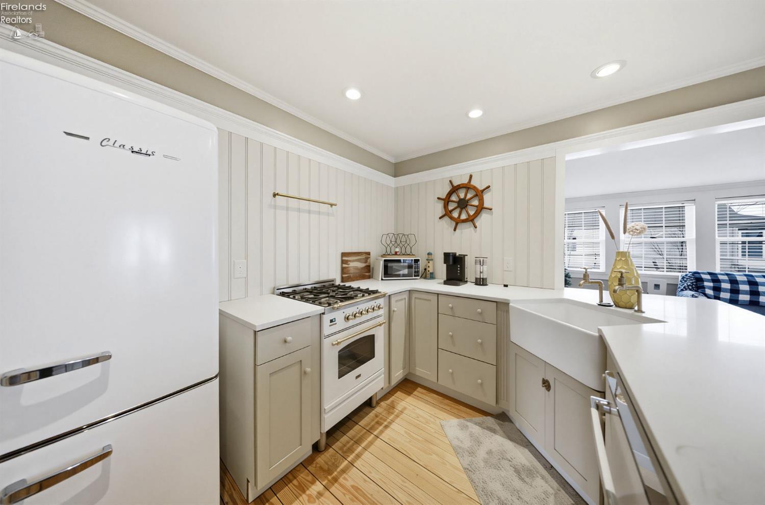 113 W Iroquois Trail