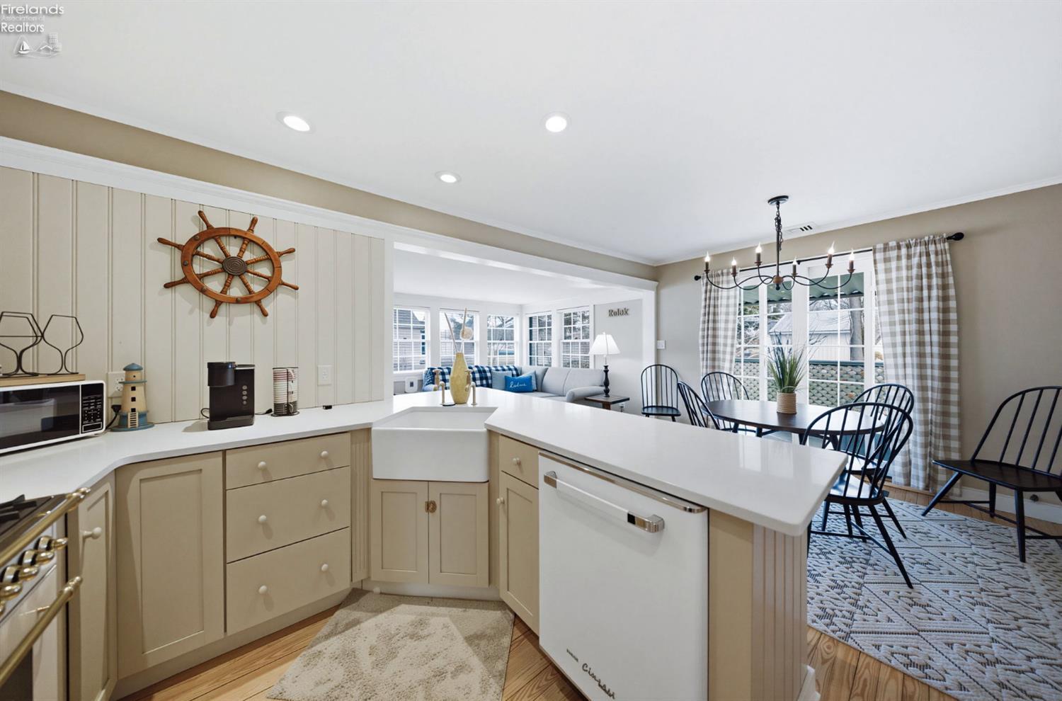 113 W Iroquois Trail