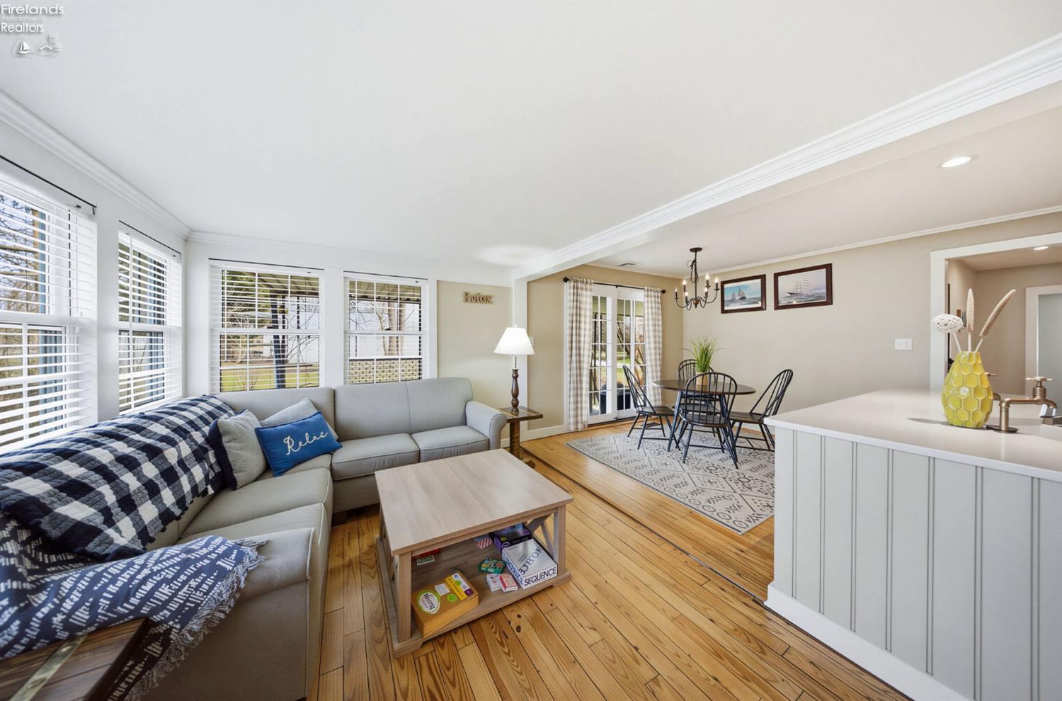 113 W Iroquois Trail