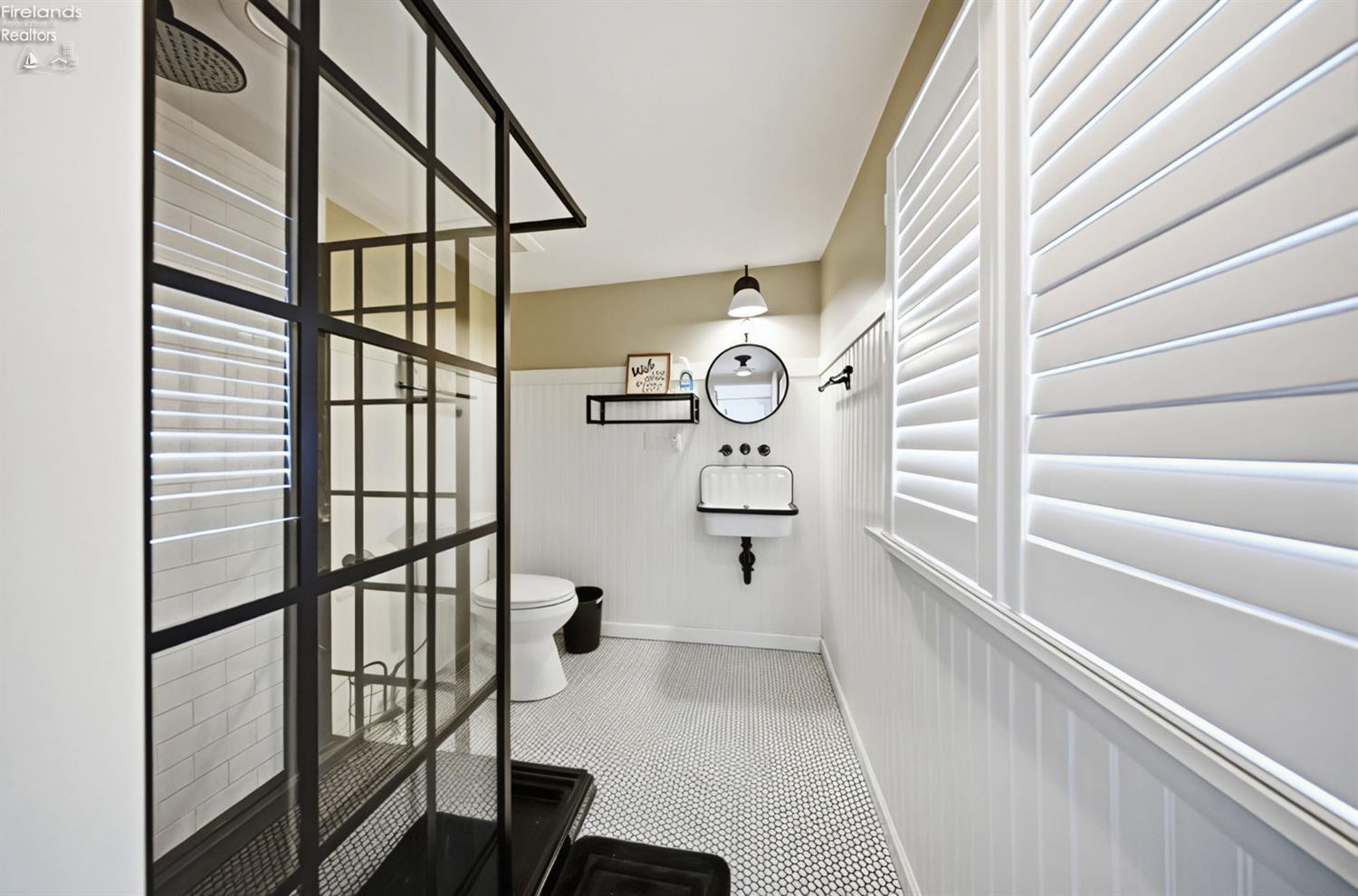 113 W Iroquois Trail