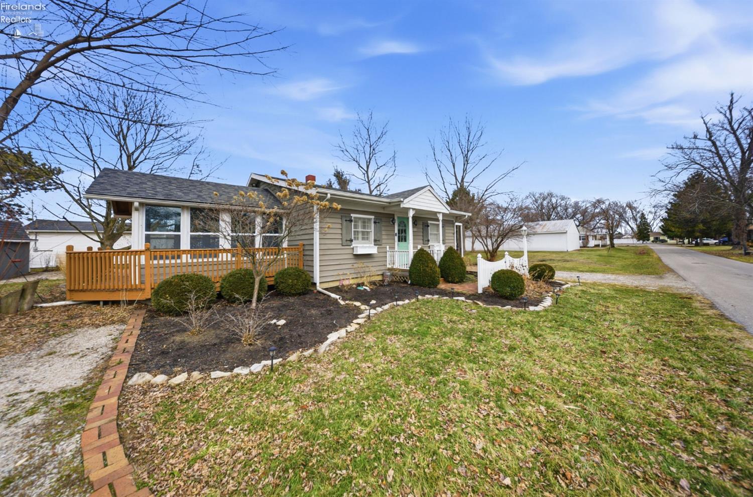 113 W Iroquois Trail