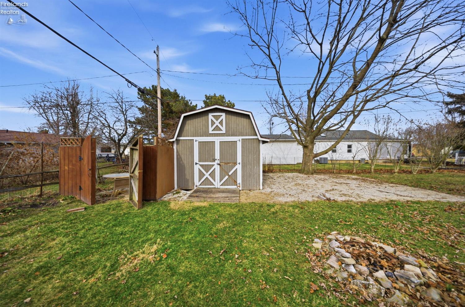 113 W Iroquois Trail