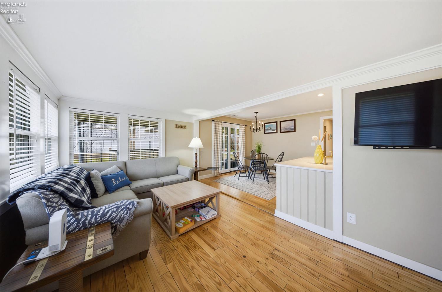 113 W Iroquois Trail