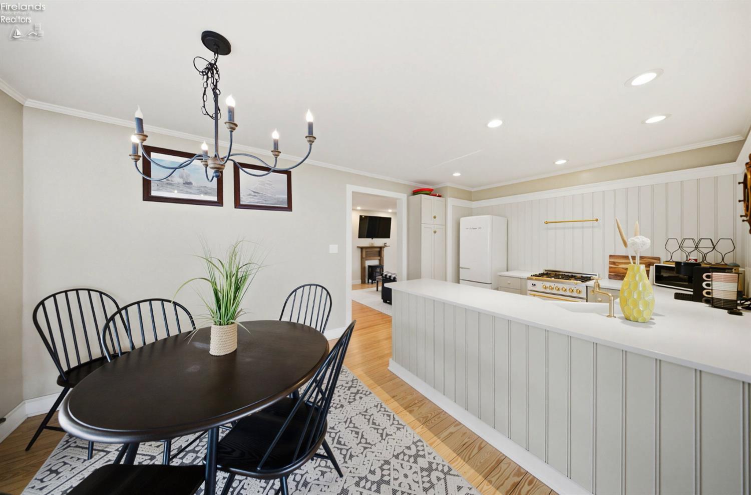 113 W Iroquois Trail