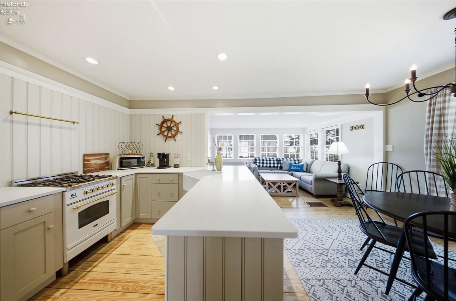 113 W Iroquois Trail