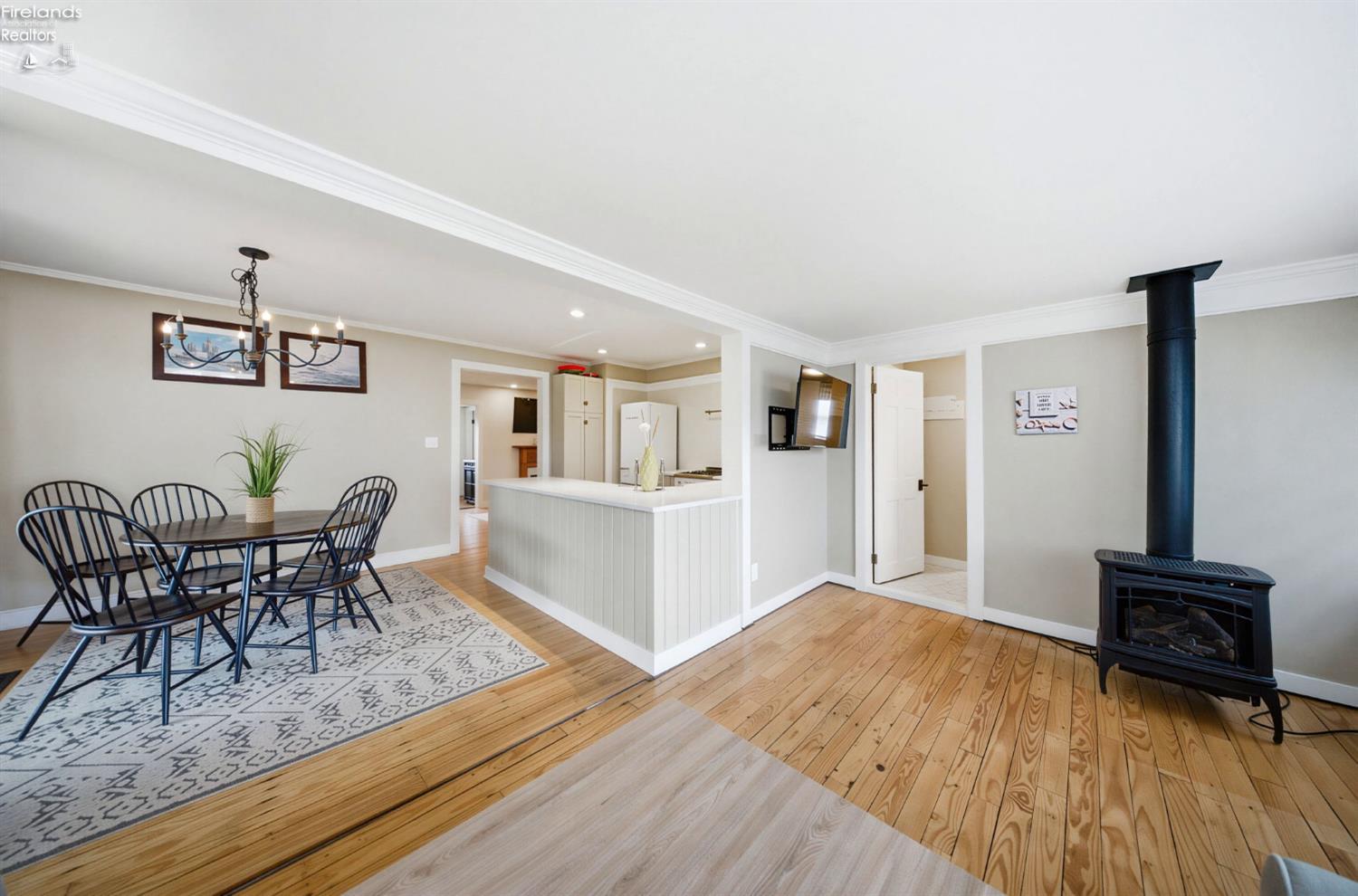 113 W Iroquois Trail