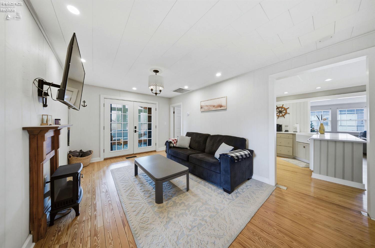 113 W Iroquois Trail