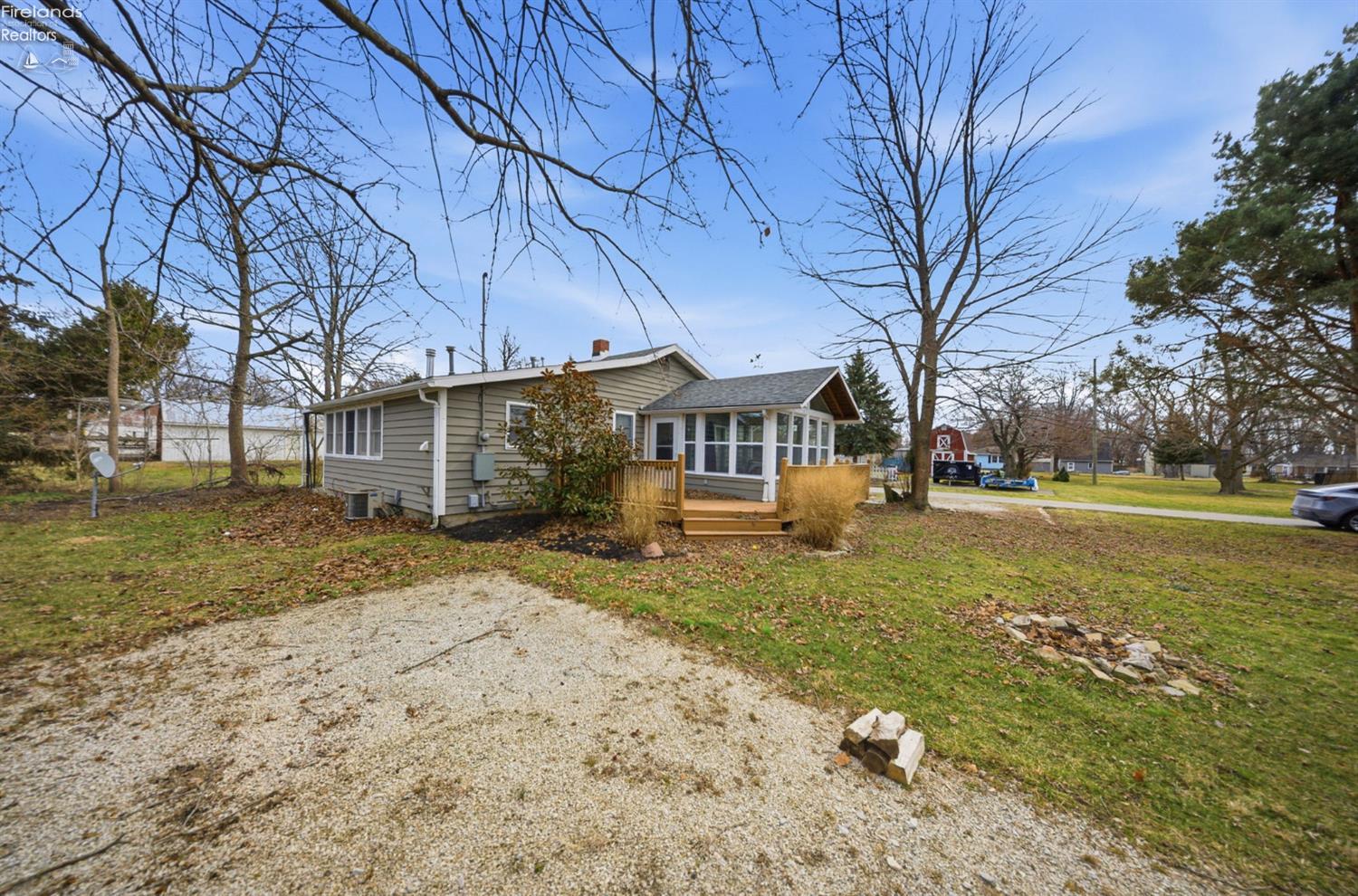 113 W Iroquois Trail