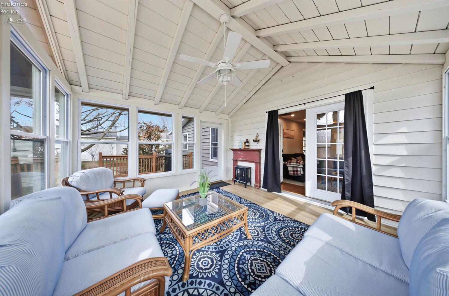 113 W Iroquois Trail