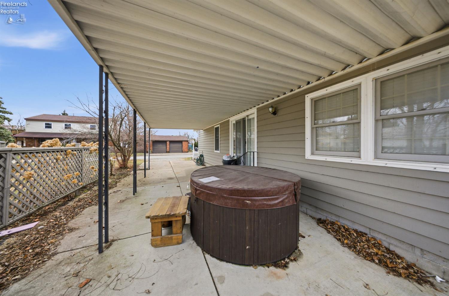 113 W Iroquois Trail