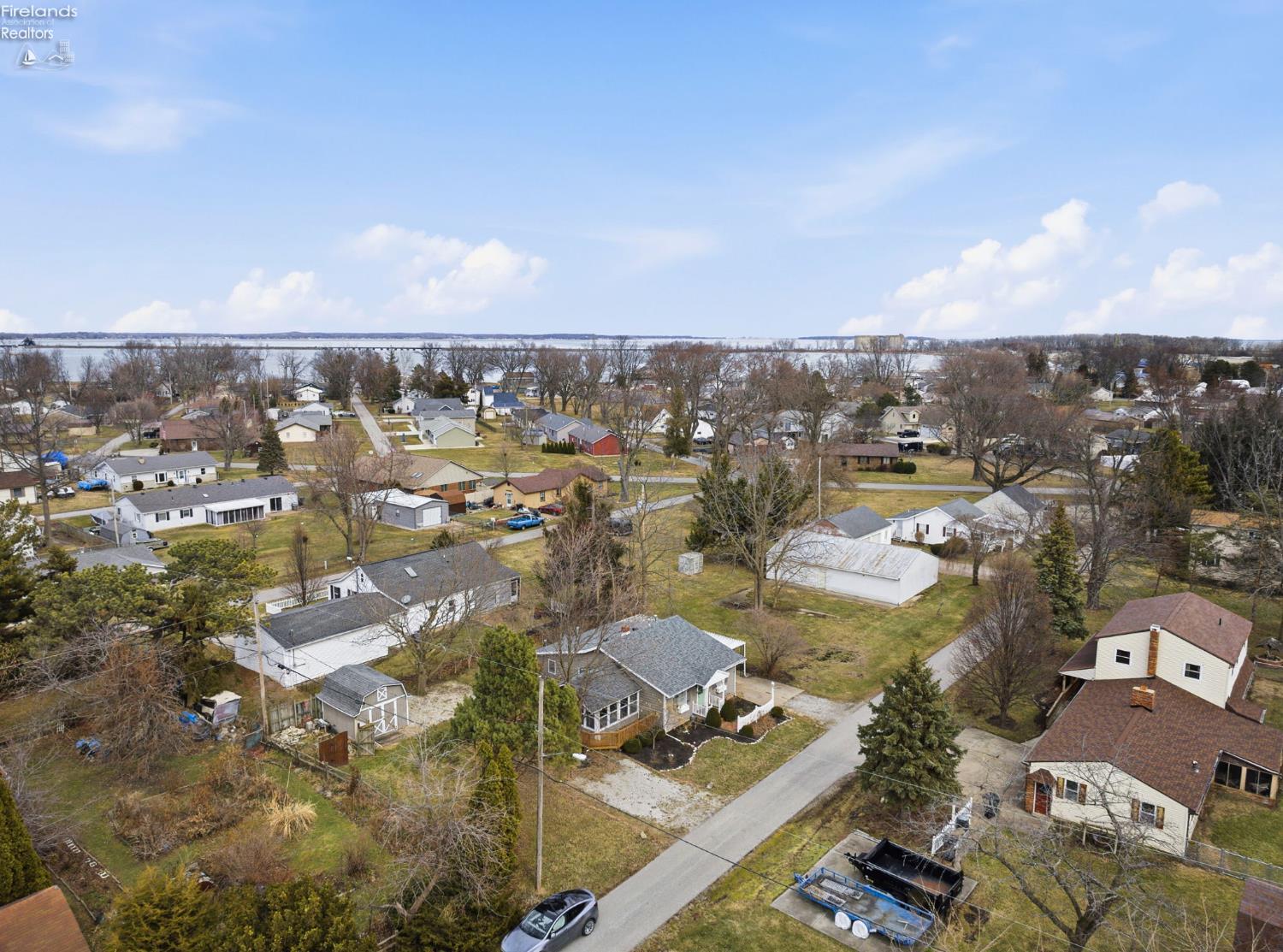 113 W Iroquois Trail