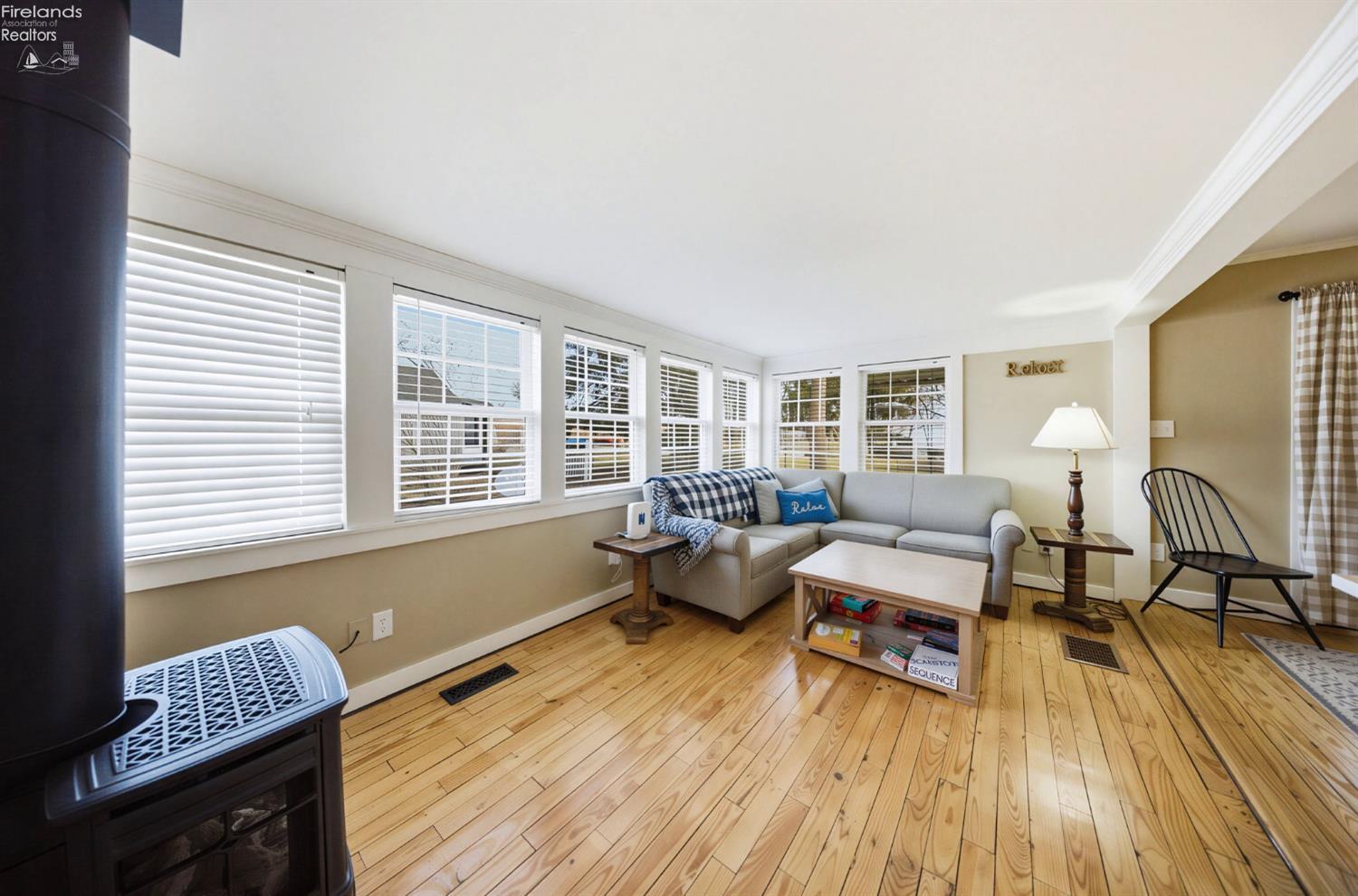 113 W Iroquois Trail