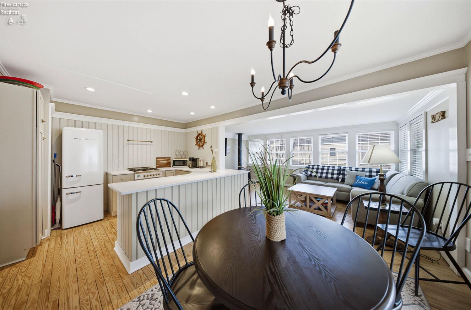 113 W Iroquois Trail