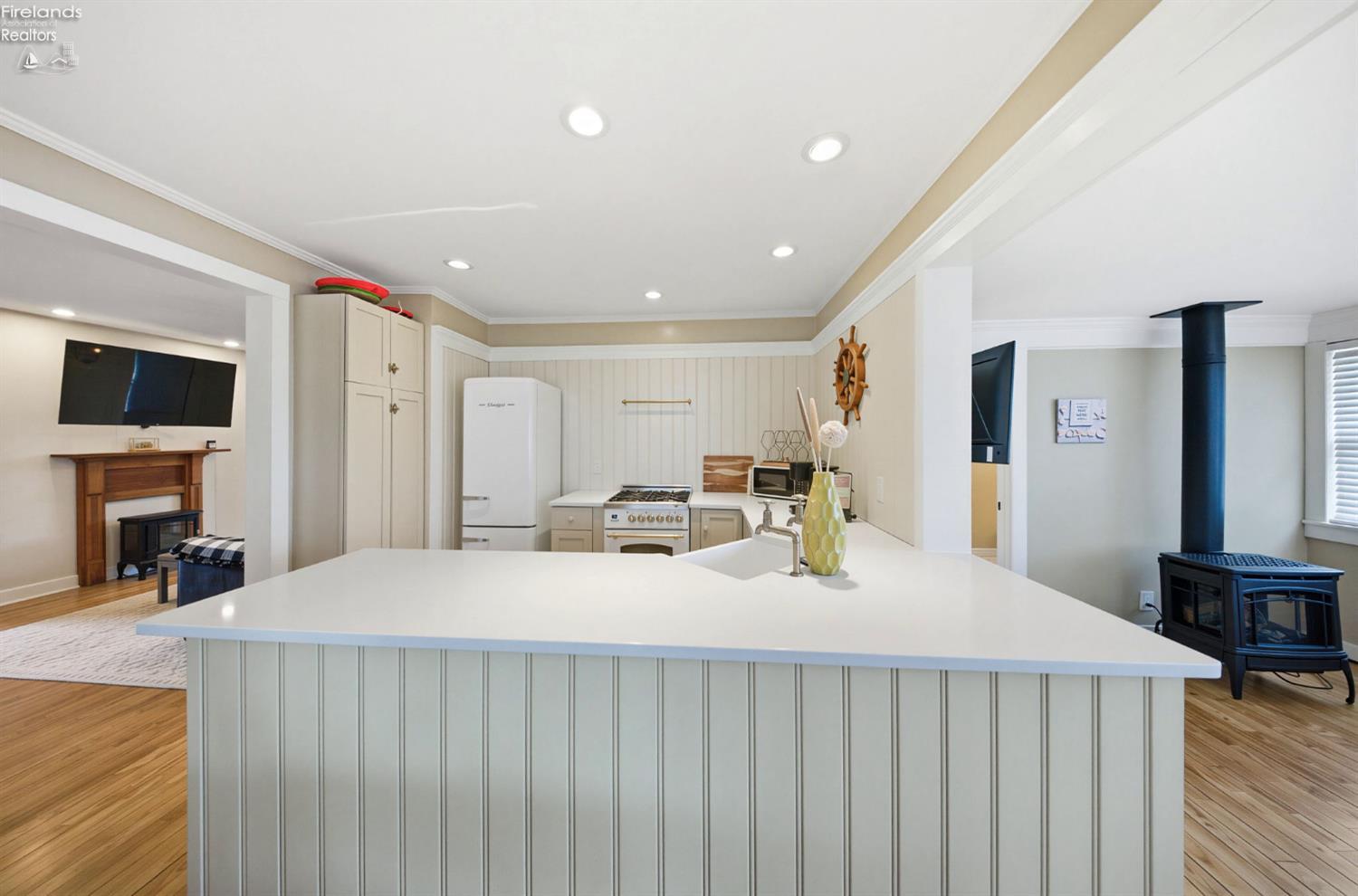 113 W Iroquois Trail