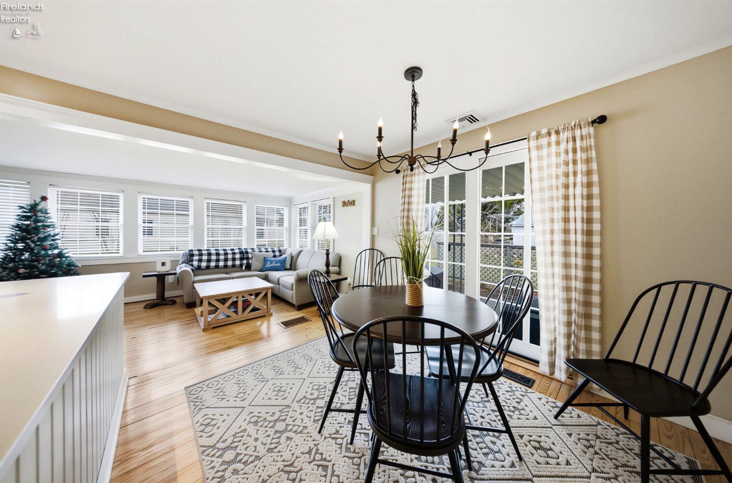 113 W Iroquois Trail