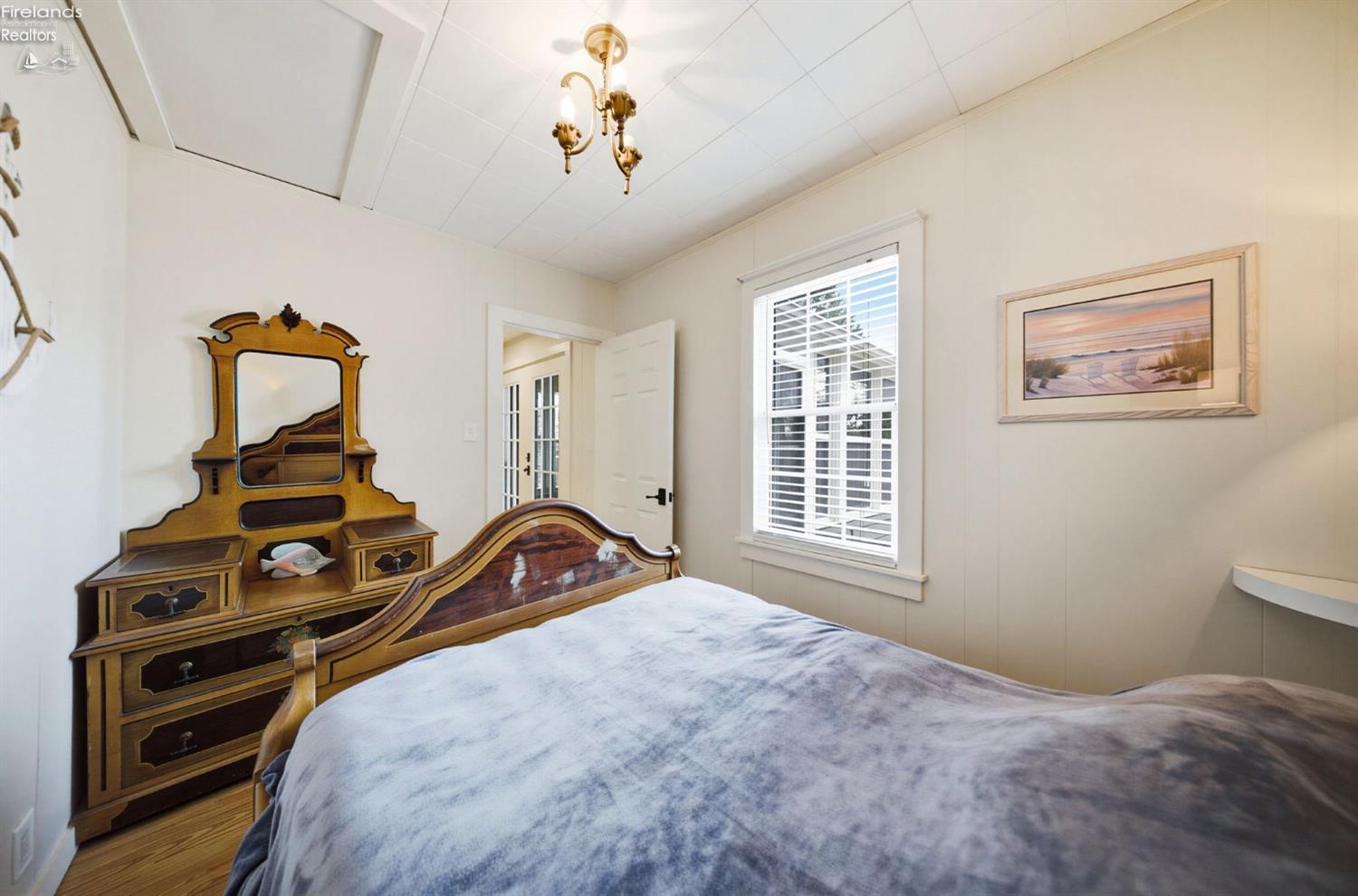 113 W Iroquois Trail