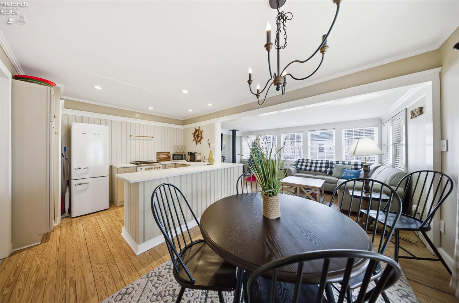 113 W Iroquois Trail