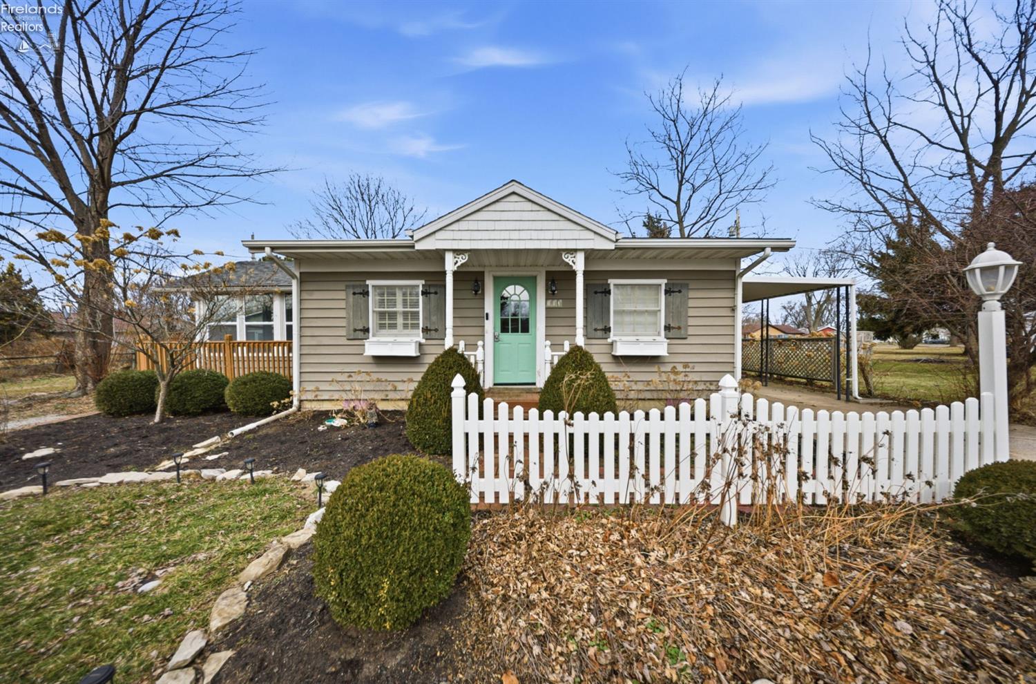 113 W Iroquois Trail