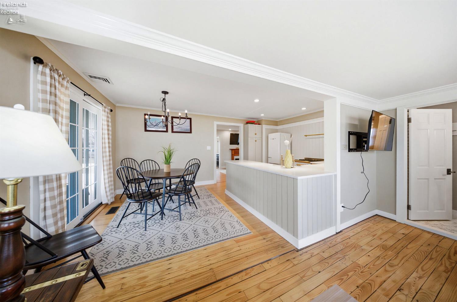 113 W Iroquois Trail