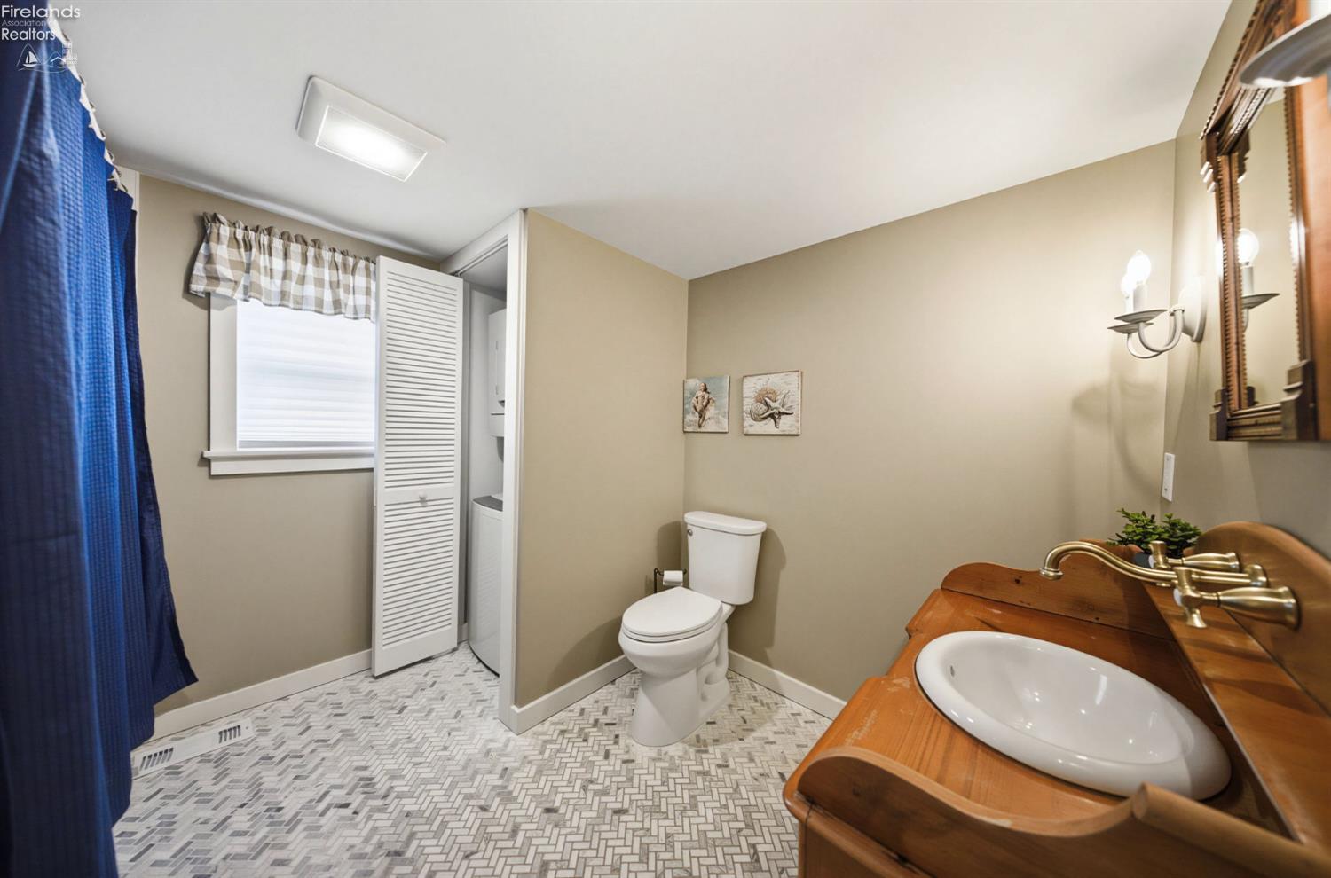 113 W Iroquois Trail