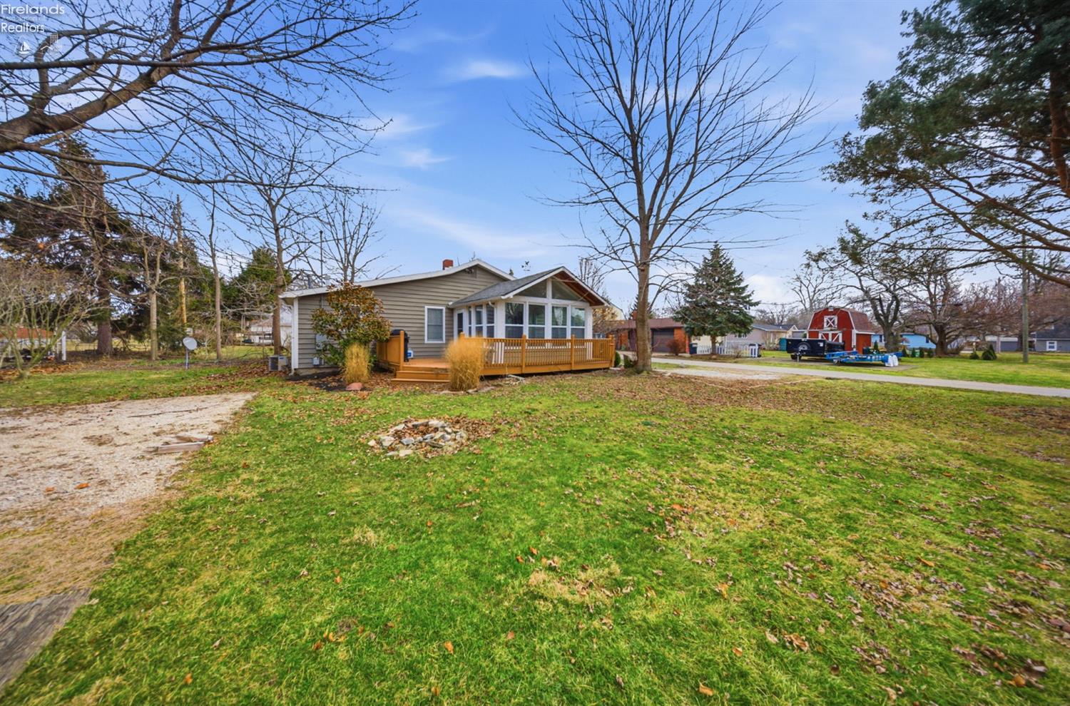 113 W Iroquois Trail