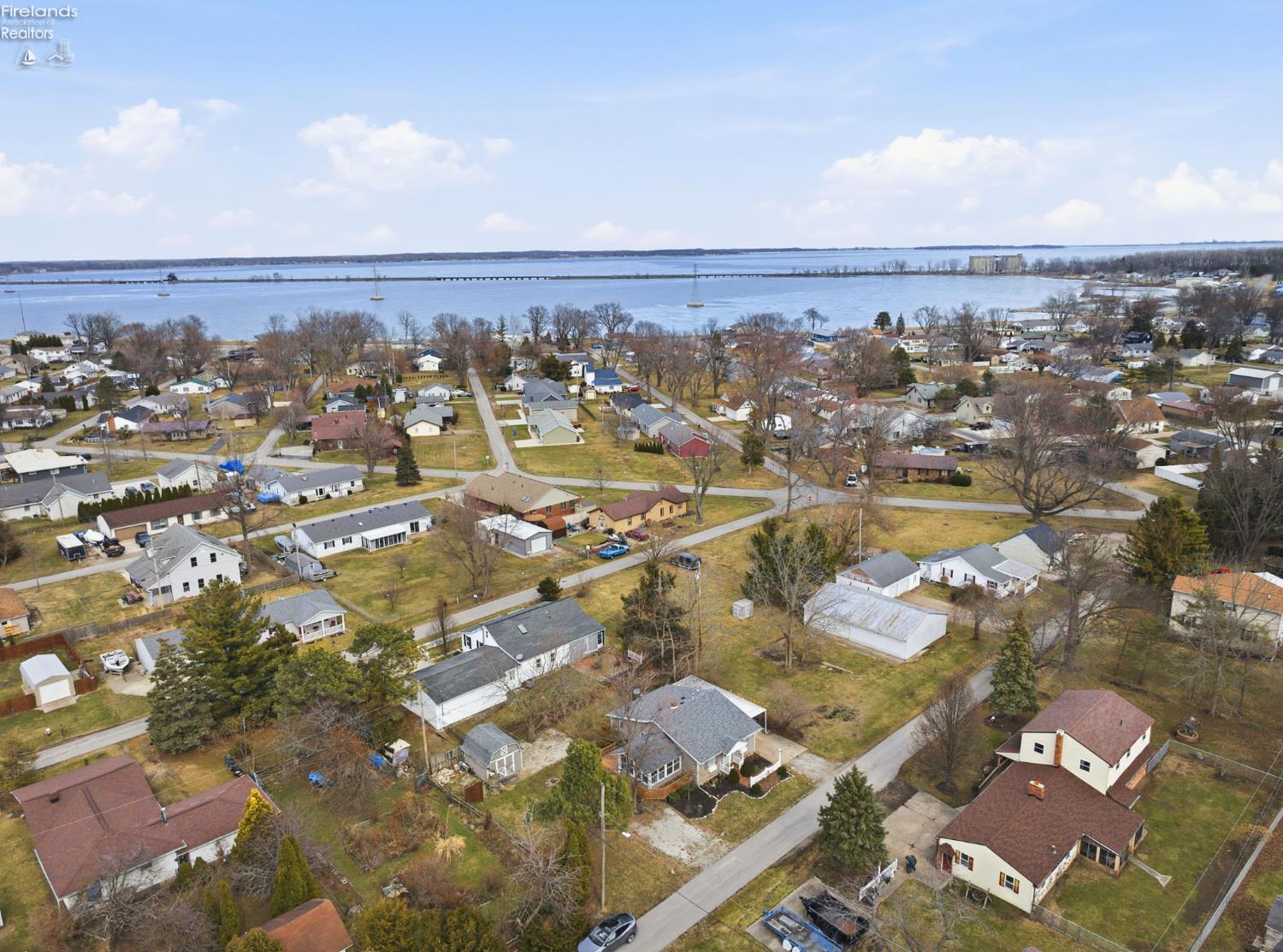 113 W Iroquois Trail