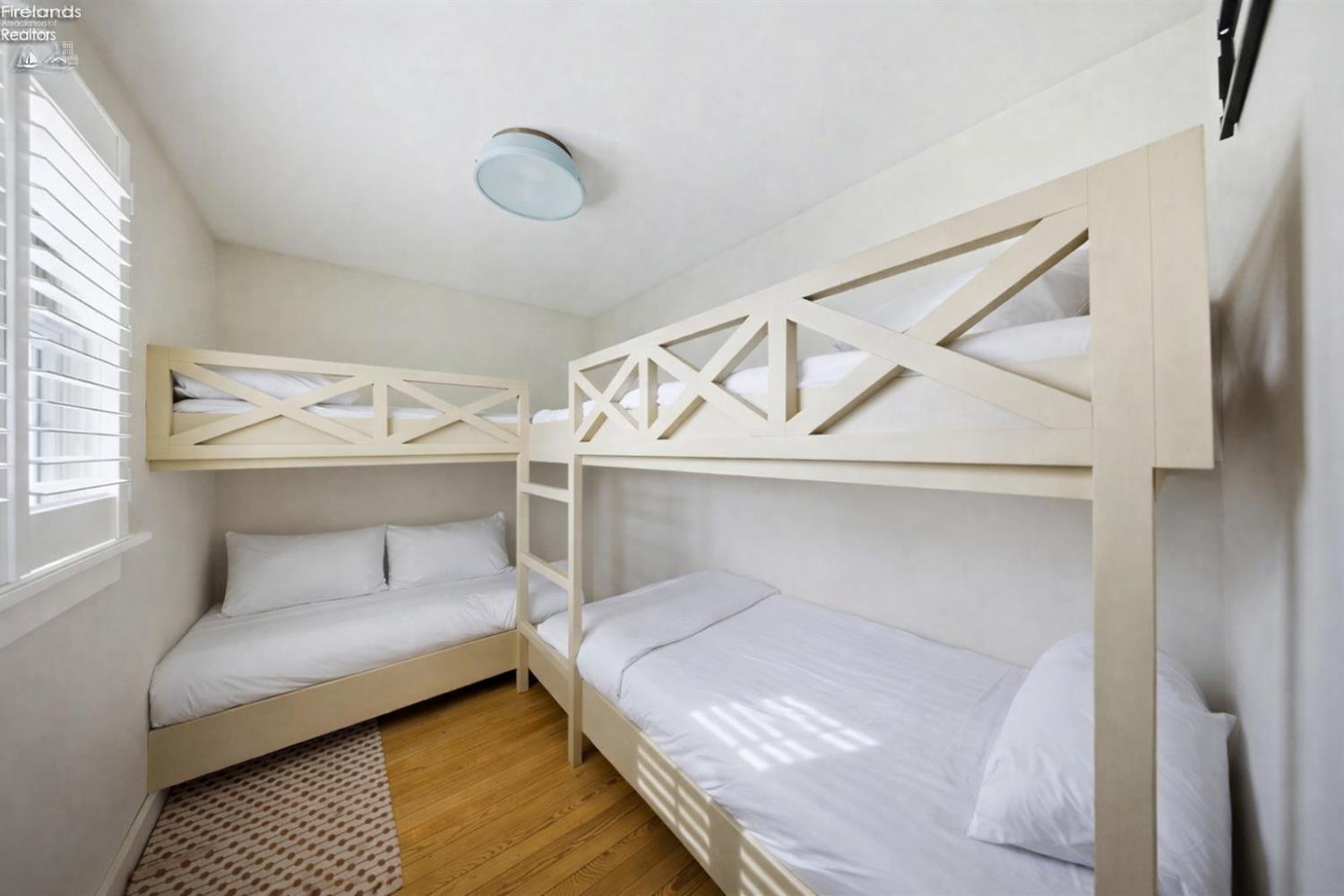 113 W Iroquois Trail