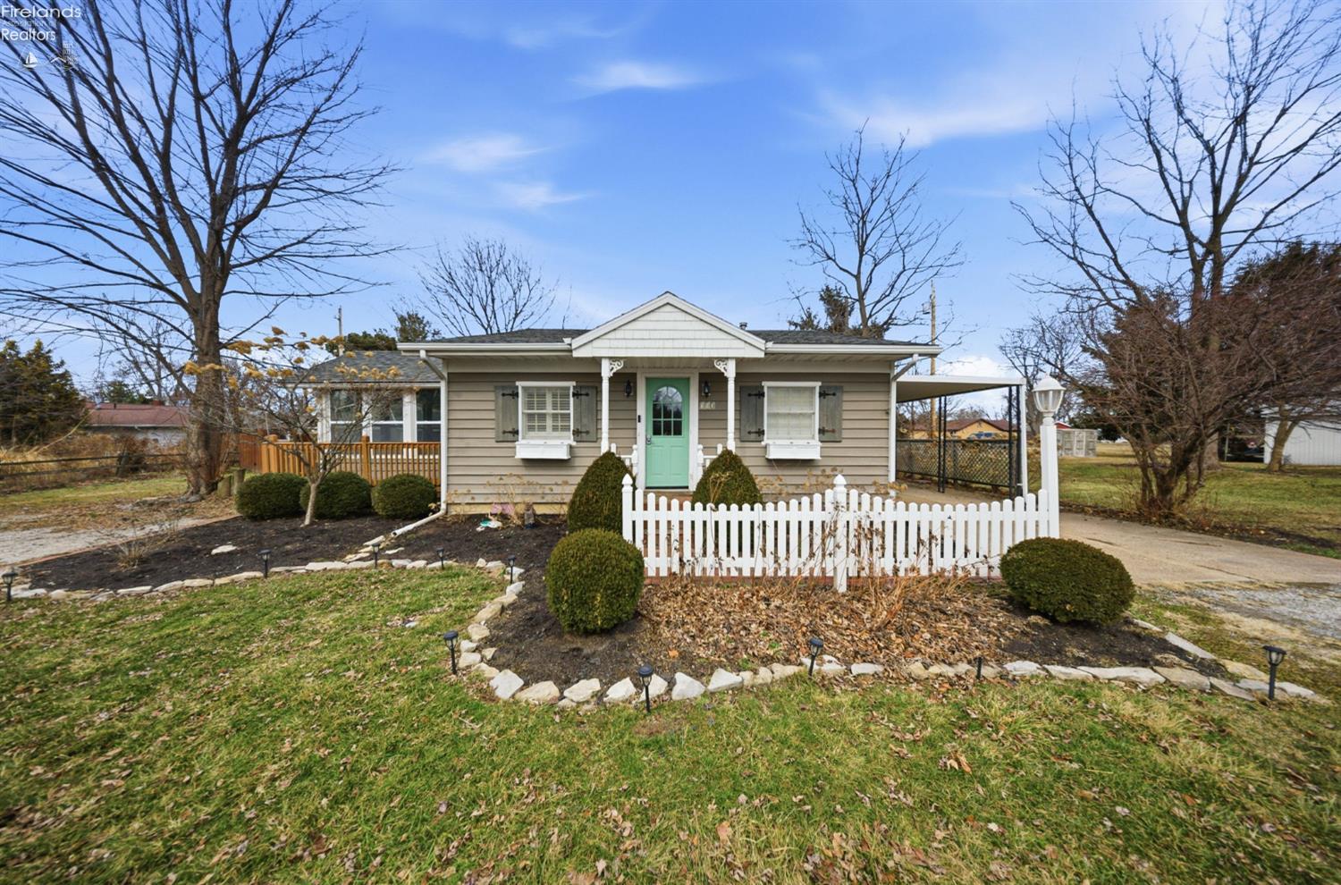 113 W Iroquois Trail