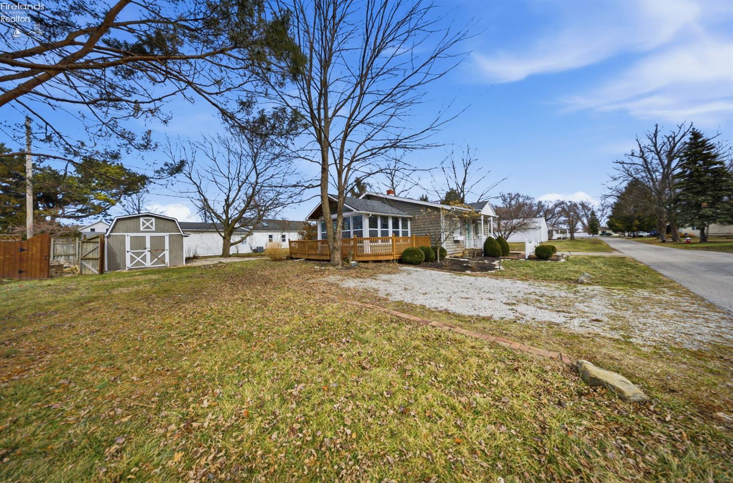 113 W Iroquois Trail