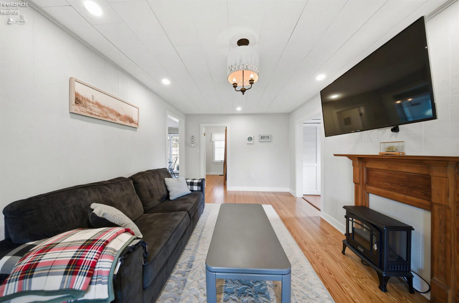 113 W Iroquois Trail