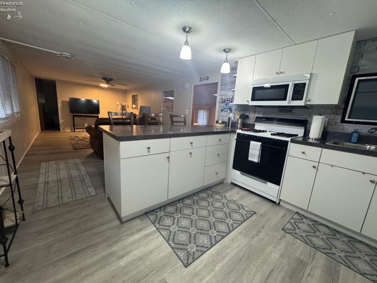 999 N Buck Road 38